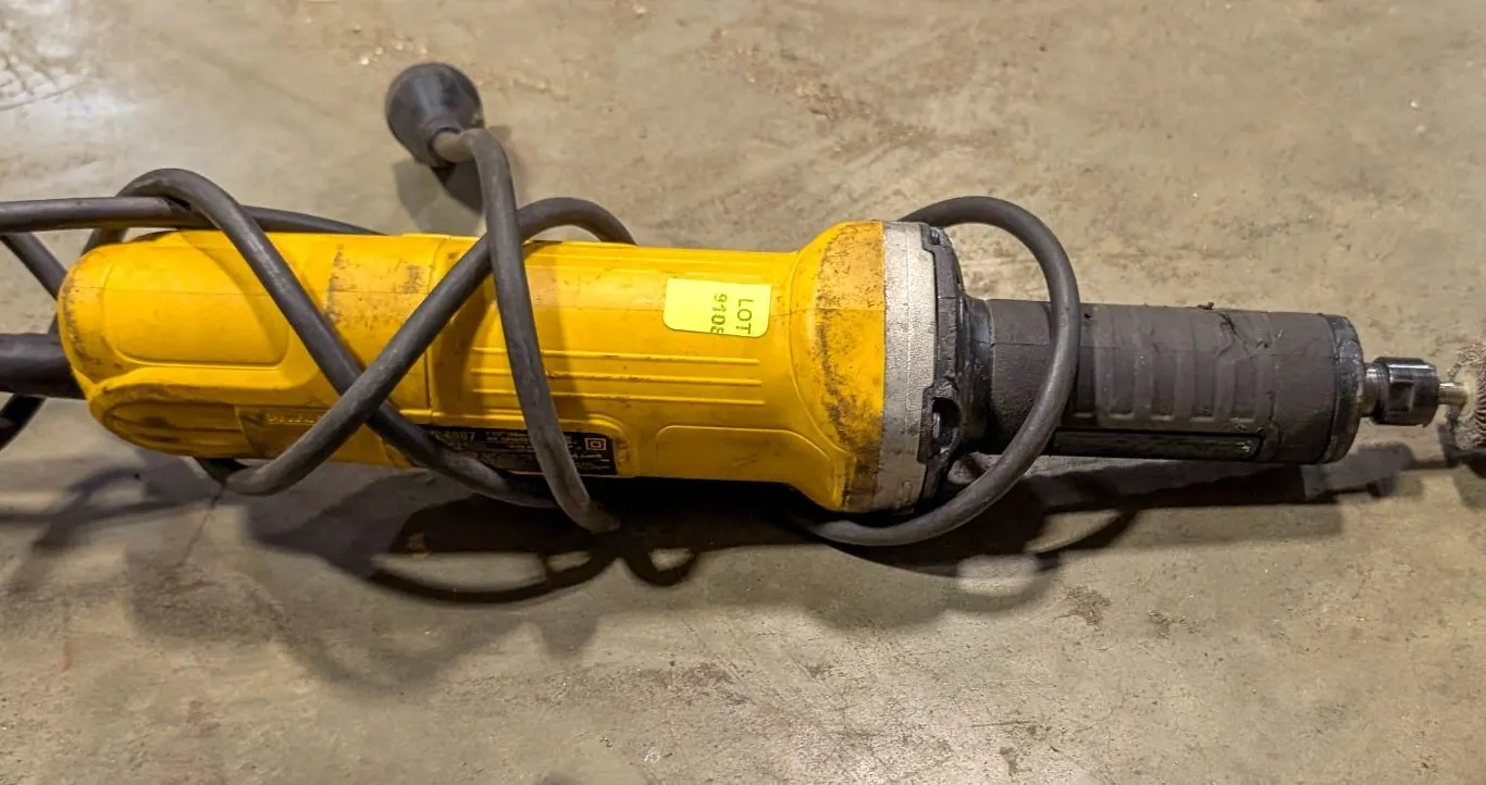 DEWALT DWE4887 1-1/2" DIE GRINDER