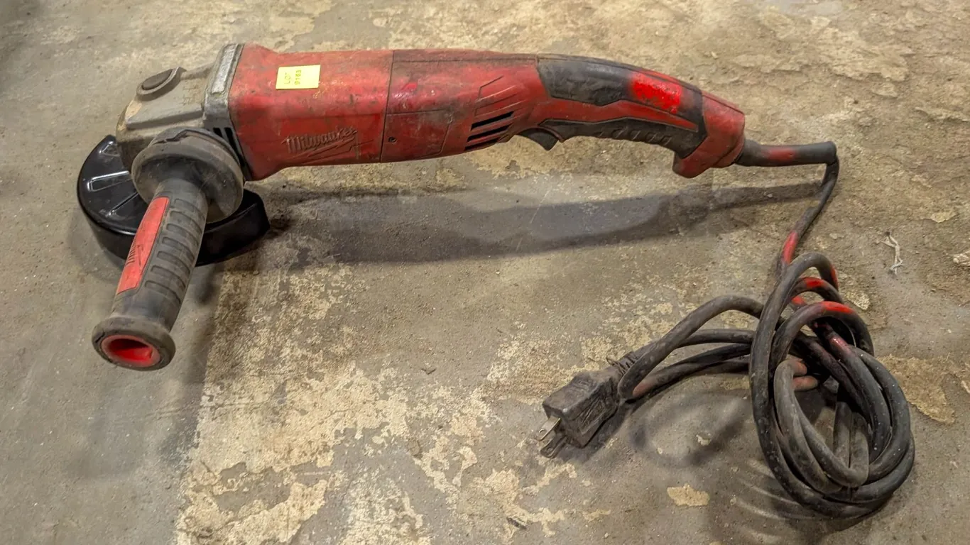 MILWAUKEE CORDED ANGLE GRINDER
