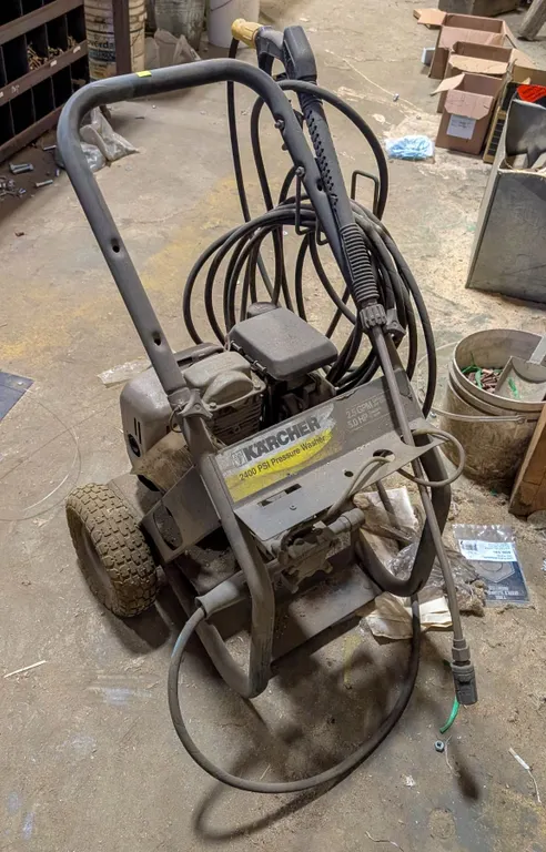 KARCHER 2400PSI GAS PRESSURE WASHER
