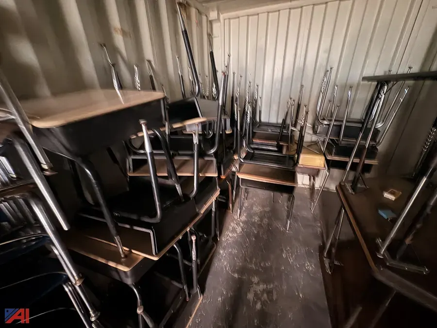 (Approx. 20) Student Desks