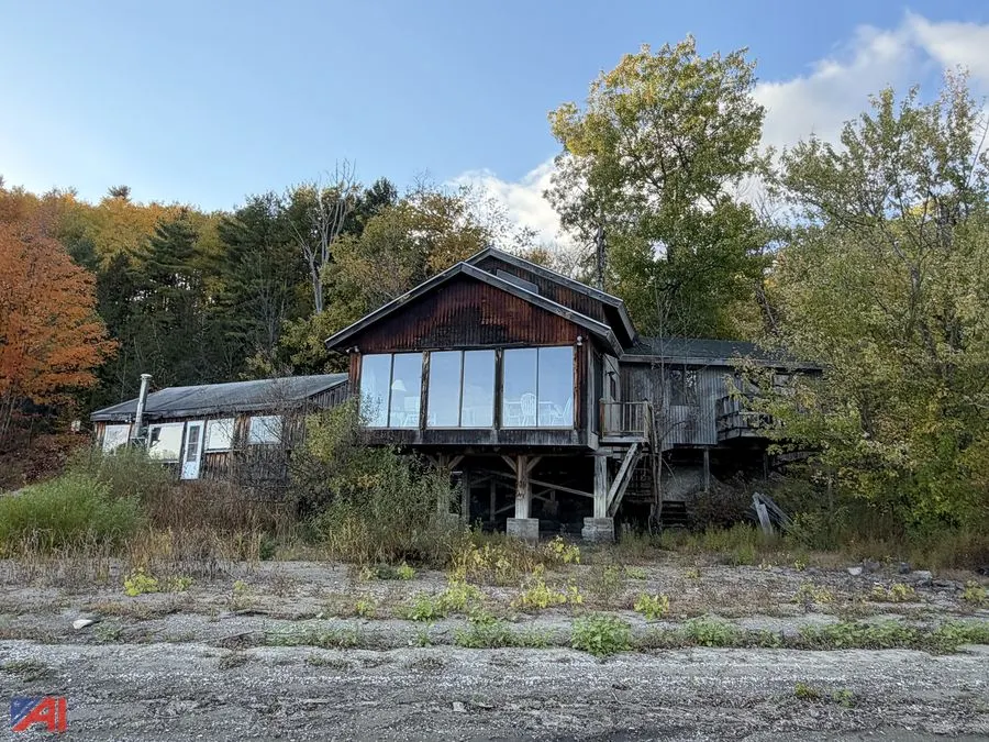 602 Railroad Way North, Putnam