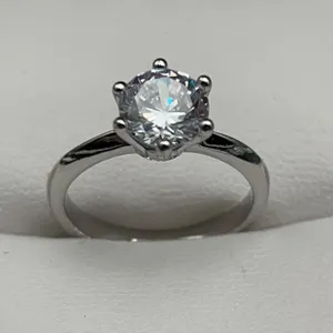 1.0 Carat Solitaire Brilliant Cut Engagement Ring size 7 NEW