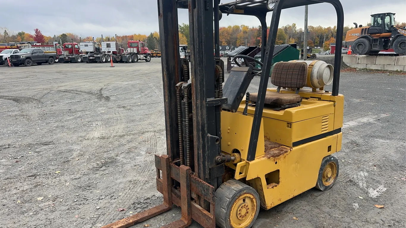 INOPERABLE- Caterpillar T40D Forklift