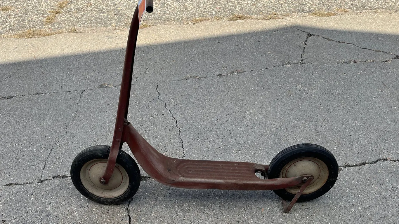 Vintage Radio Line Scooter