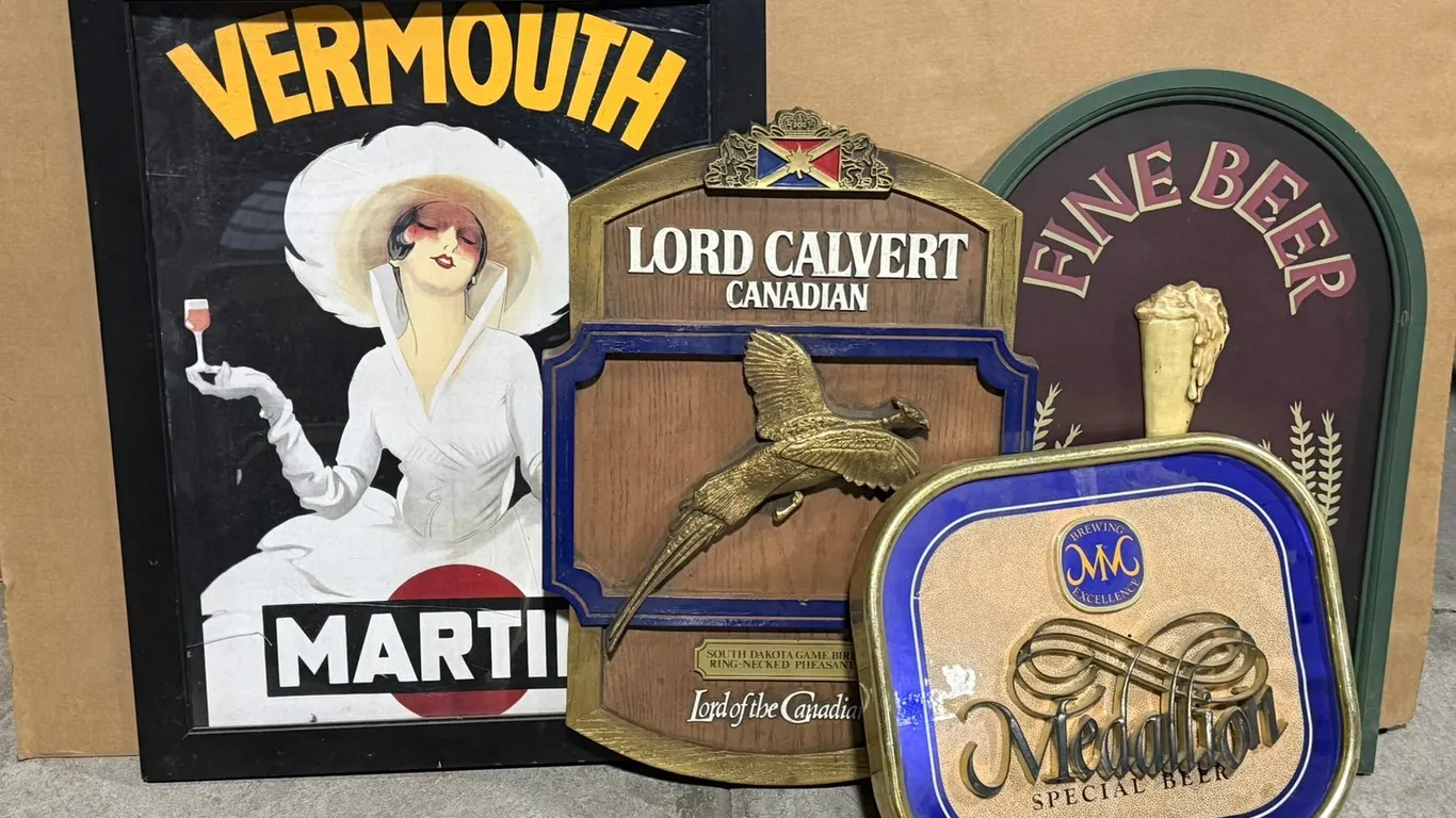 (4) Vintage Signs Vermouth, Medallion, Canadian