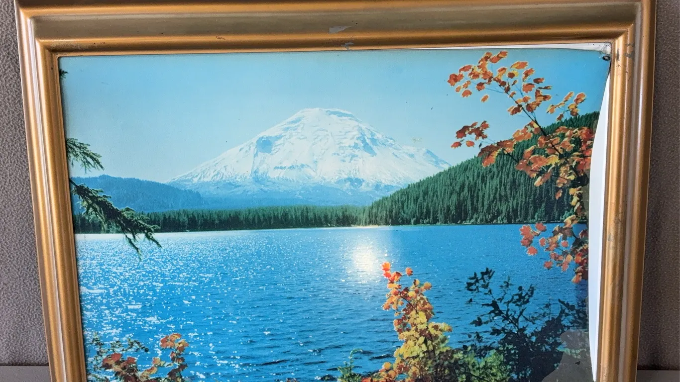 MCM Picture Frame Lights Up