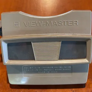 Vintage 1970s GAF View-Master stereo reel viewer  with a slatted front panel