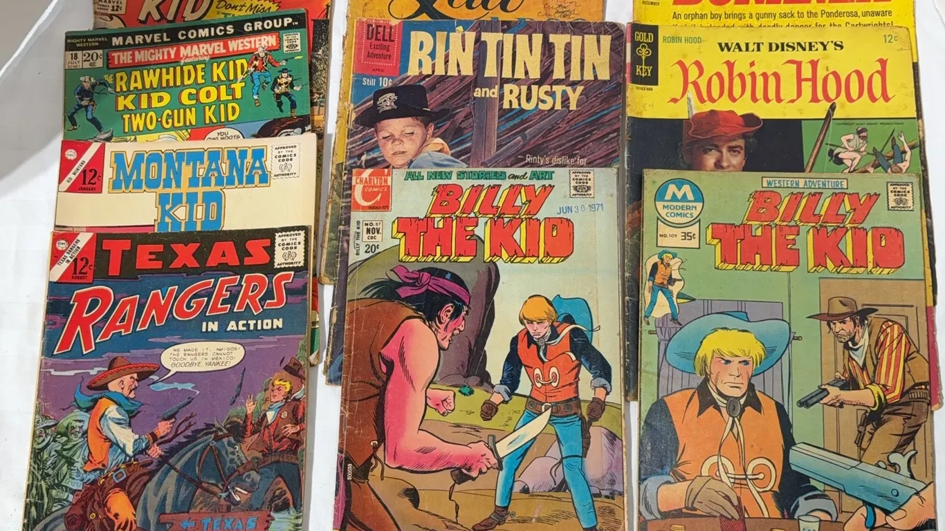A lot of 10 western comics