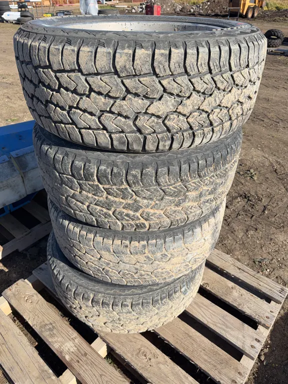 4 tires/rims LT275/55R20