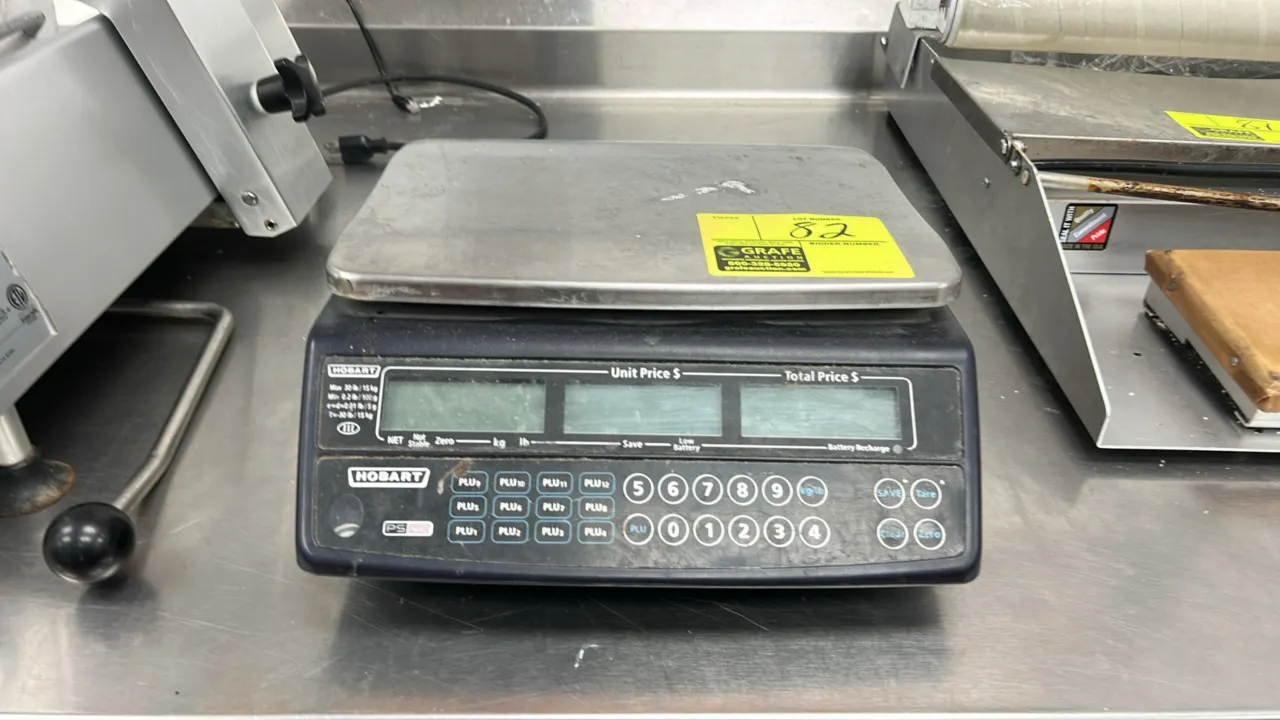 Hobart PS40-series commercial price-computing scale. Features stainless steel weighing platter, digital LCD displays for weight, unit price, and total