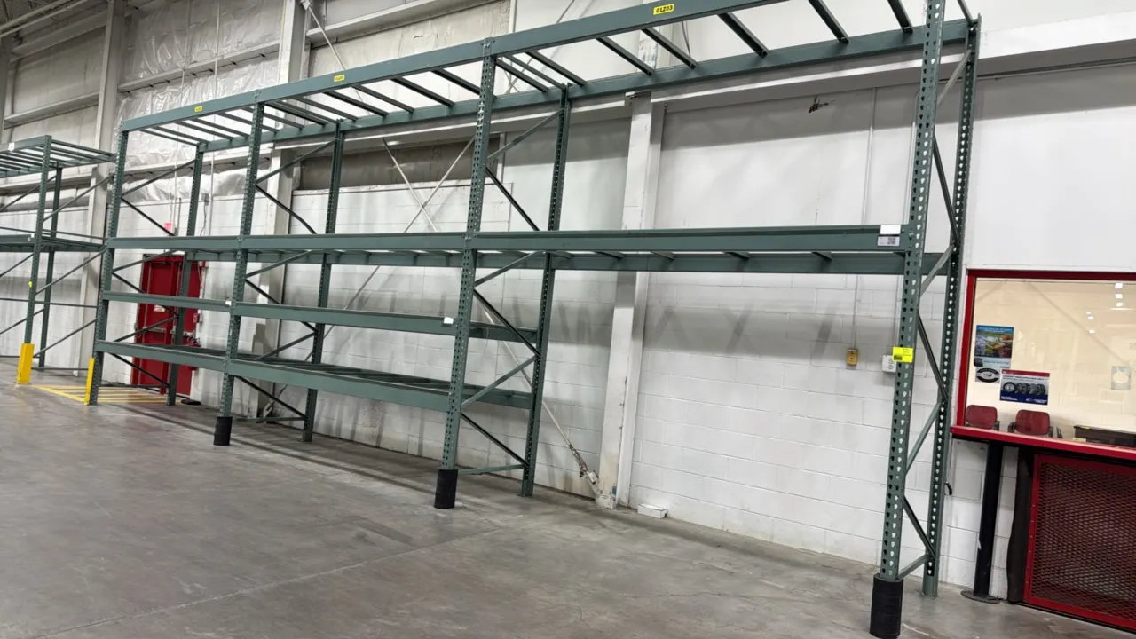 Interlake warehouse pallet racking bays. Features teardrop style uprights, adjustable cross beams, and pallet support bars. Finished in green. Dimensi