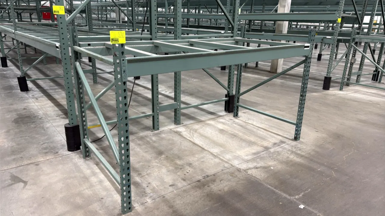 7'6"L of Interlake warehouse racking. Features teardrop upright frames, cross beams, and pallet support crossbars. Dimensions: 7'6"L x 3'8"W x 4'6"H.