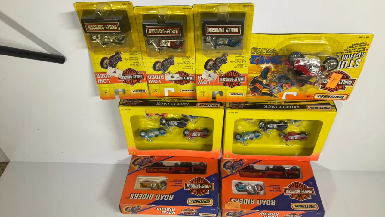 (2) Matchbox Harley Davidson Road Riders, (2) Matchbox Harley Davidson Variety Pack, Harley Davidson Stunt Bike,