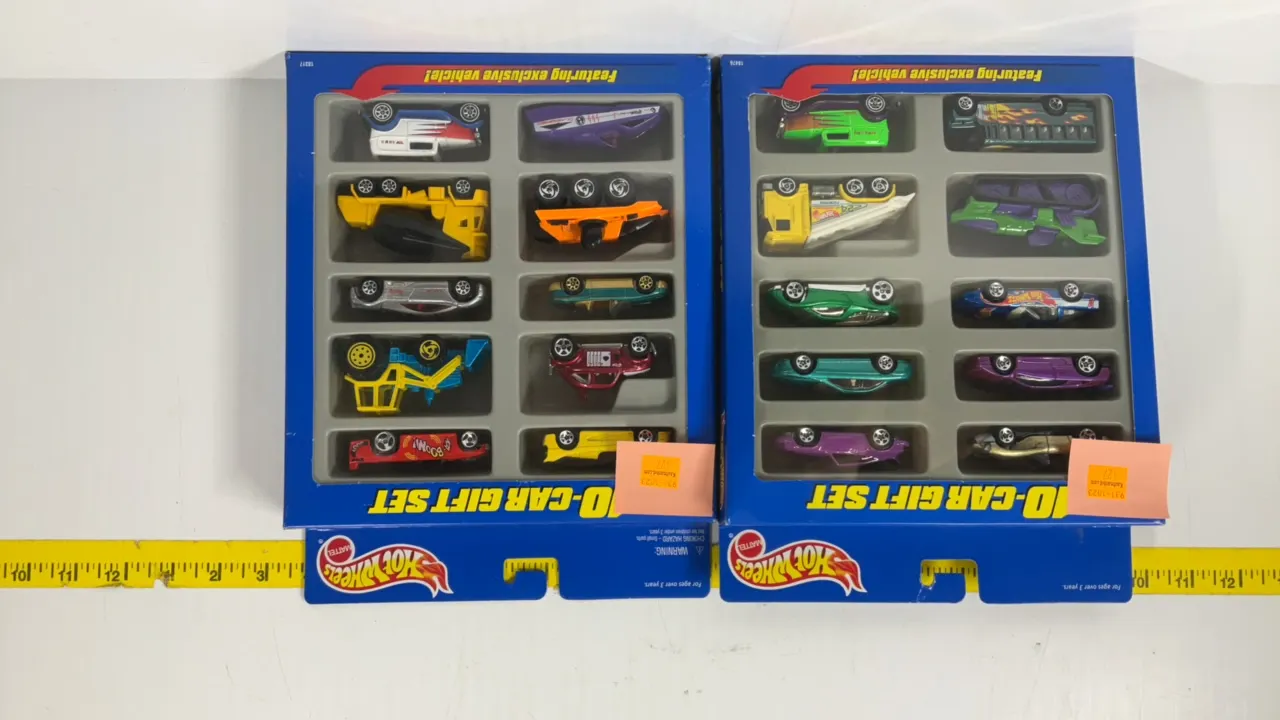 (2) Hot Wheels 10 Car Gift Set