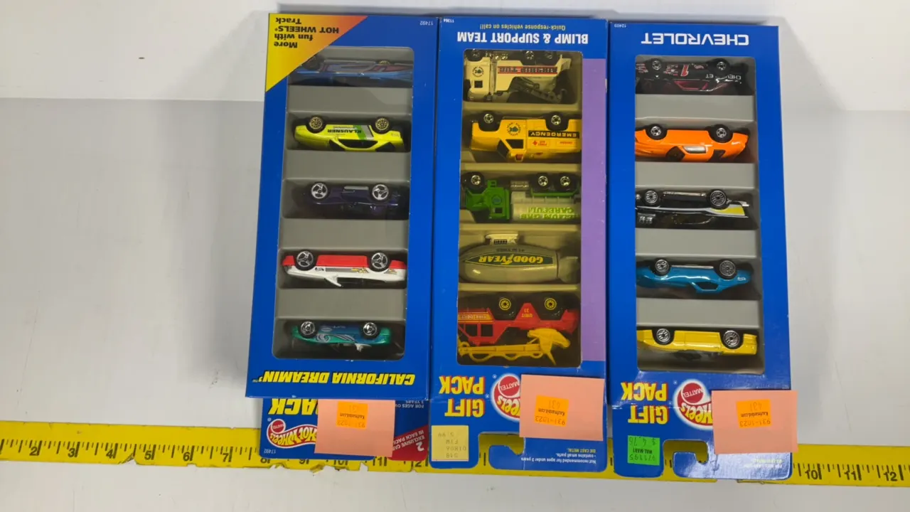 (3) Hot Wheels 5 Pack Gift Packs