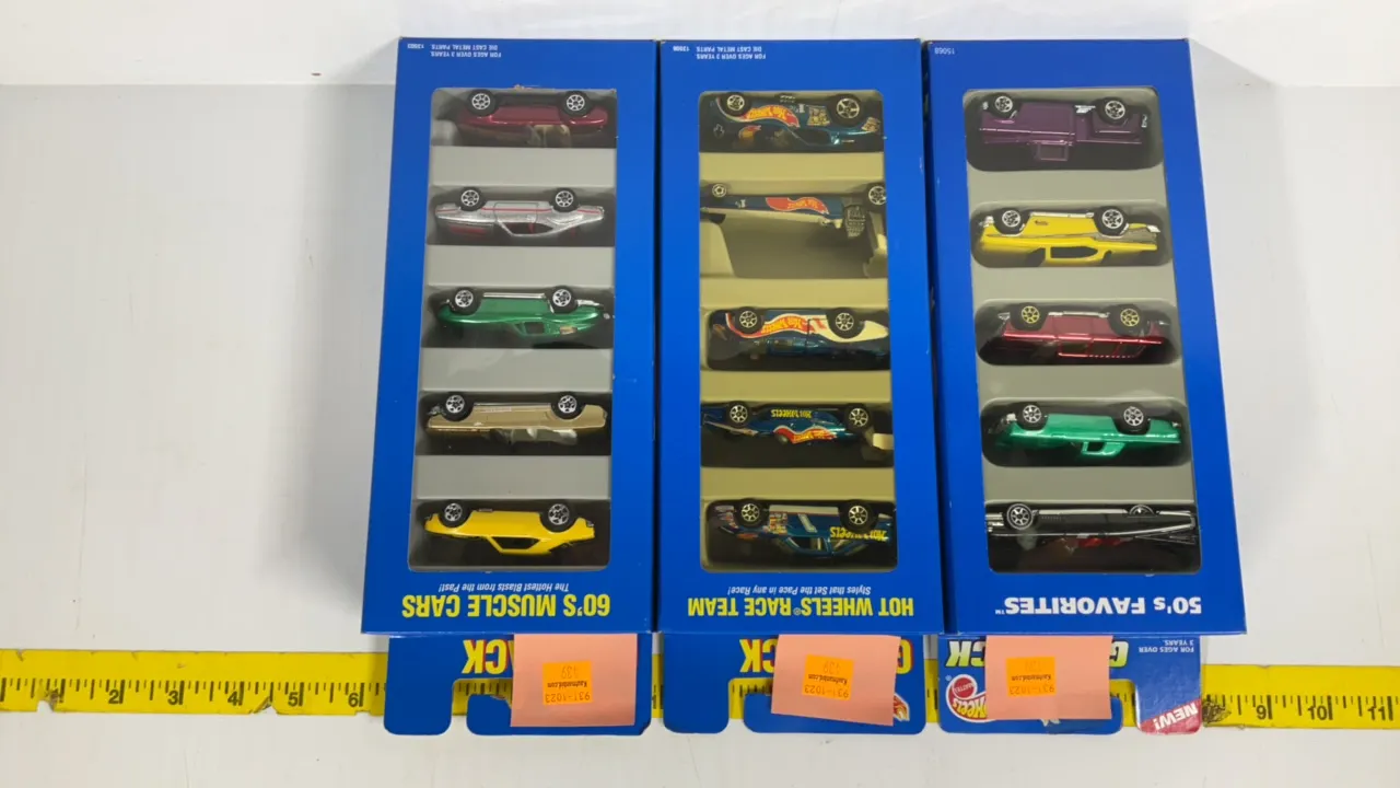 (3) Hot Wheels 5 Pack Gift Packs