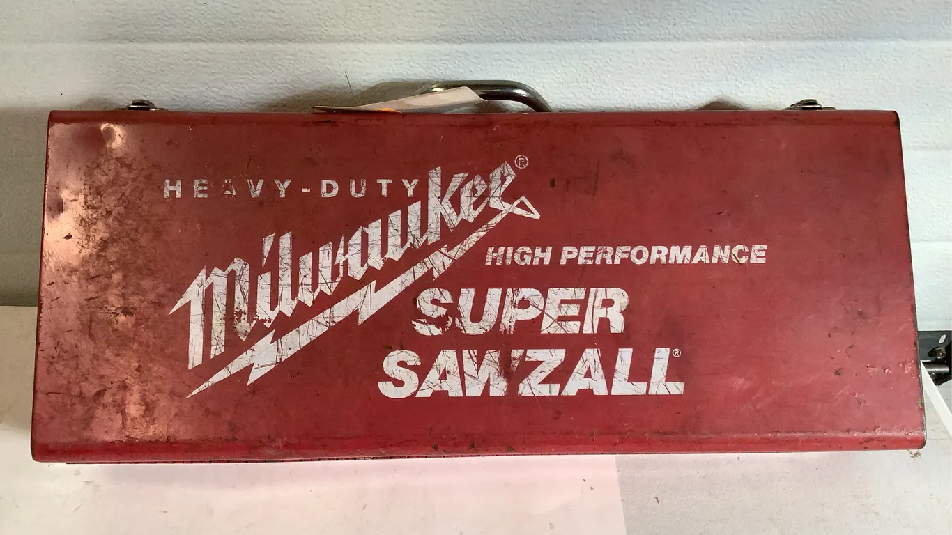 Milwaukee saber saws all w/ 7 new blades