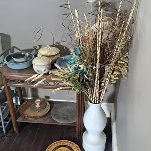 Corner Vase, Display Plates, Decorative