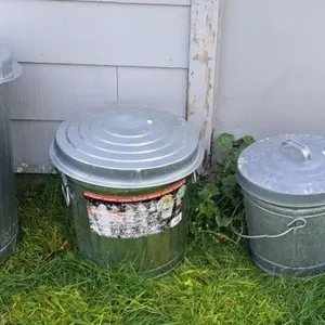 4 aluminum garbage cans
