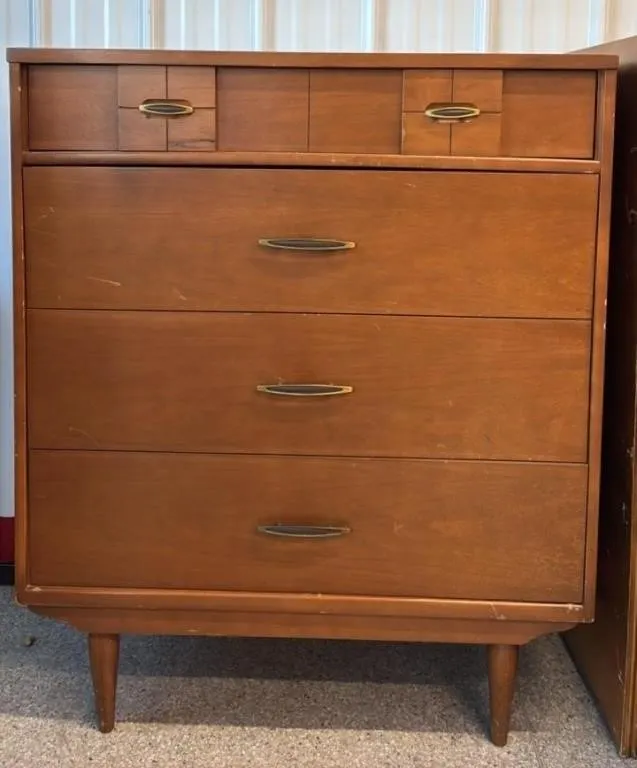 Vintage Kroehler 4 Drawer Dresser.