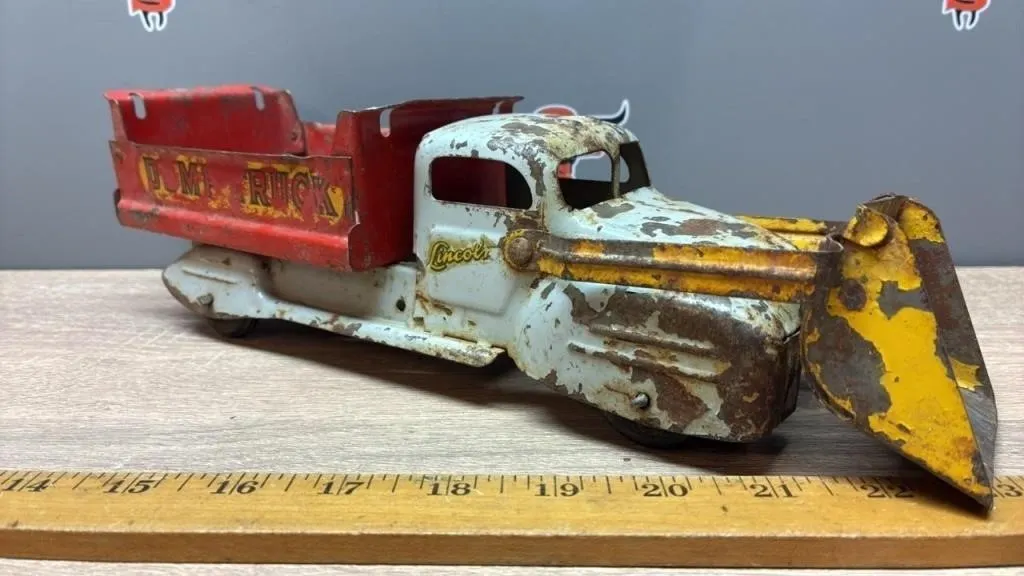 Lincoln Dump Truck w/Loader.