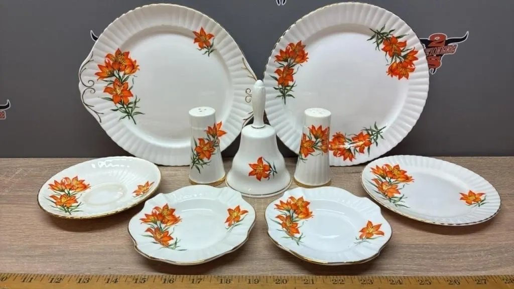9 Pieces Royal Windsor Prairie Lily China.