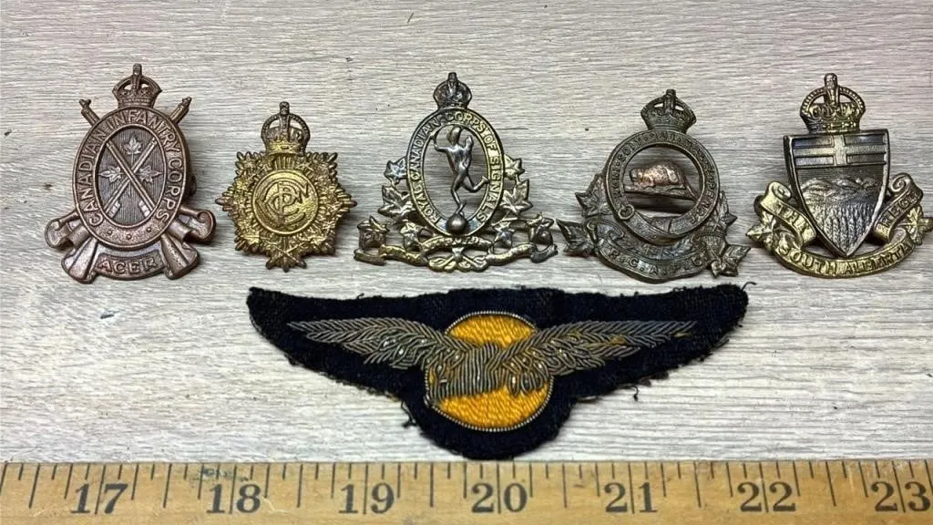 WWII Canadian Badges. *SC