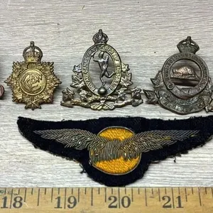 WWII Canadian Badges. *SC