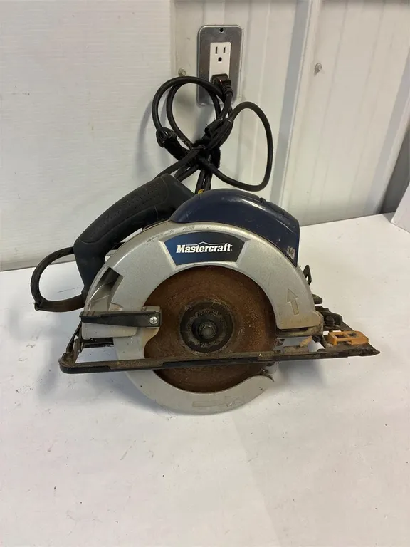 Mastercraft 7 1/4� circular saw. Works.