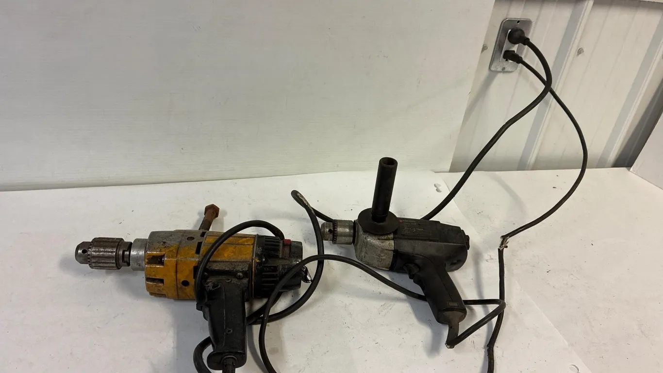 2 1/2� drills. Both work. No keys .