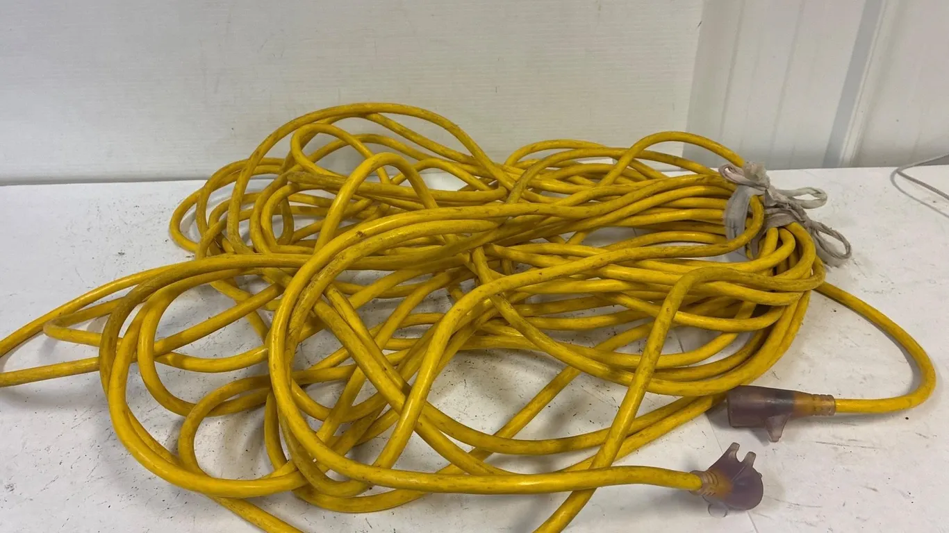 Noma Heavy extension cord. 100Ft Good condition