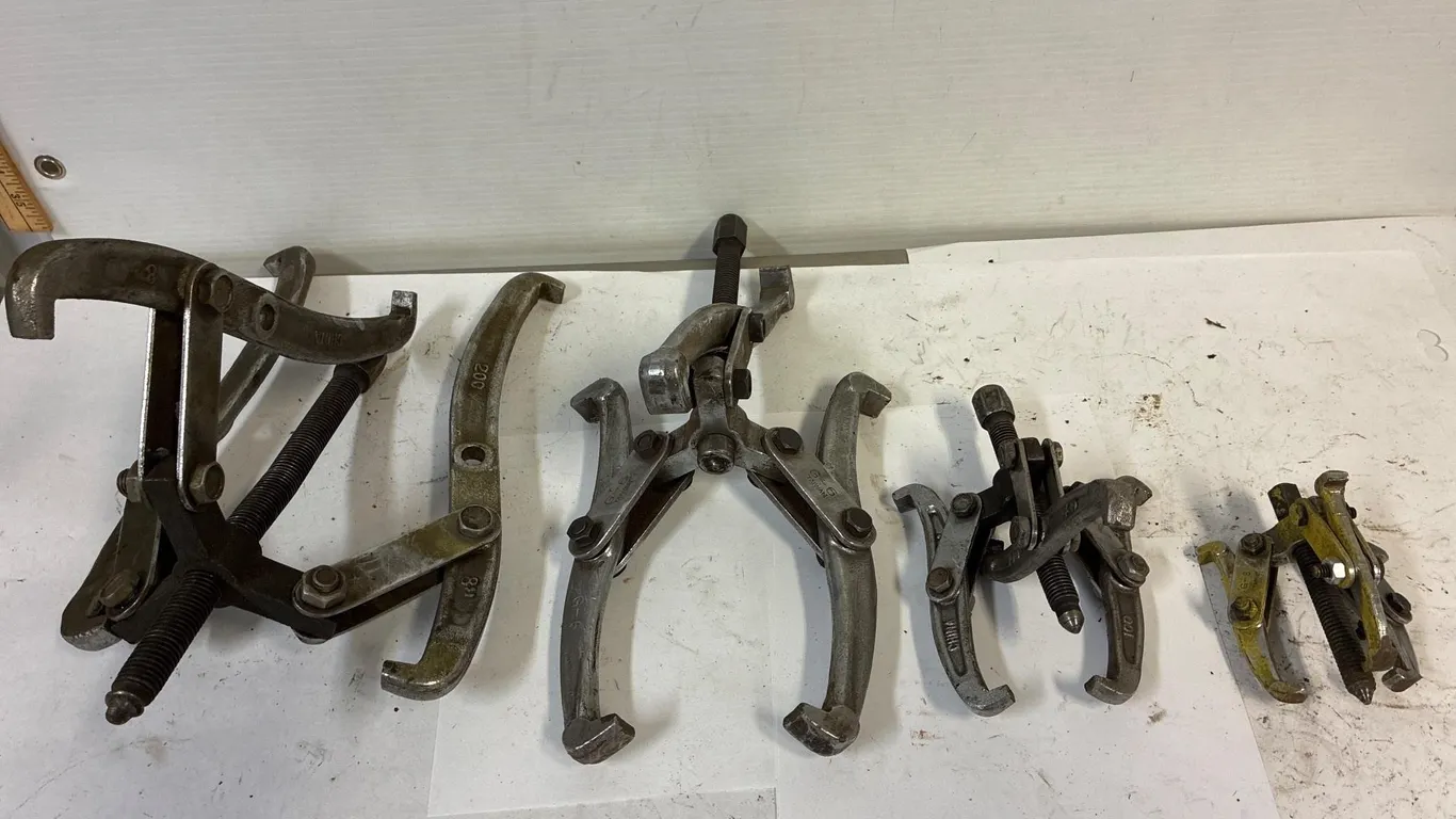 Gear Pullers. 8�, 6� , 4� & 3�