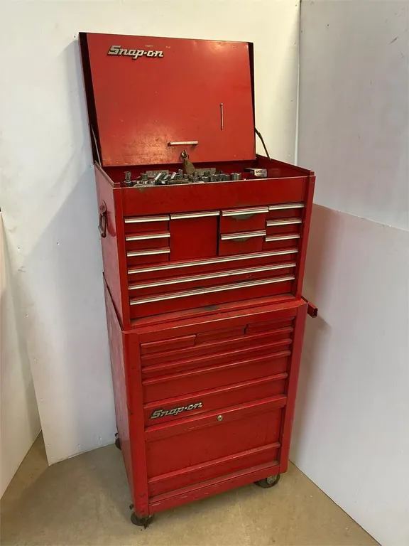 Snap on tool Rolling tool chest full of tools.