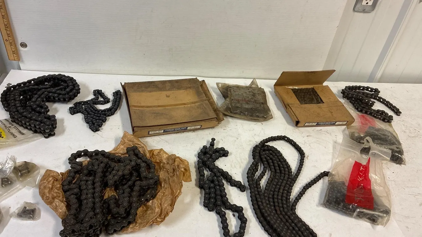 Roller chain. 1/2�. 3/8�. Unused. Assorted.