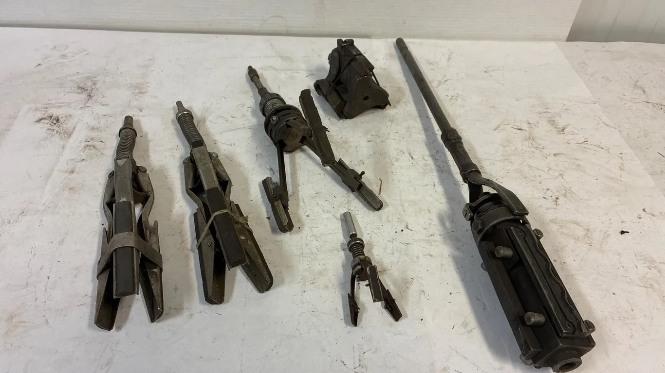 Cylinder honing tools.