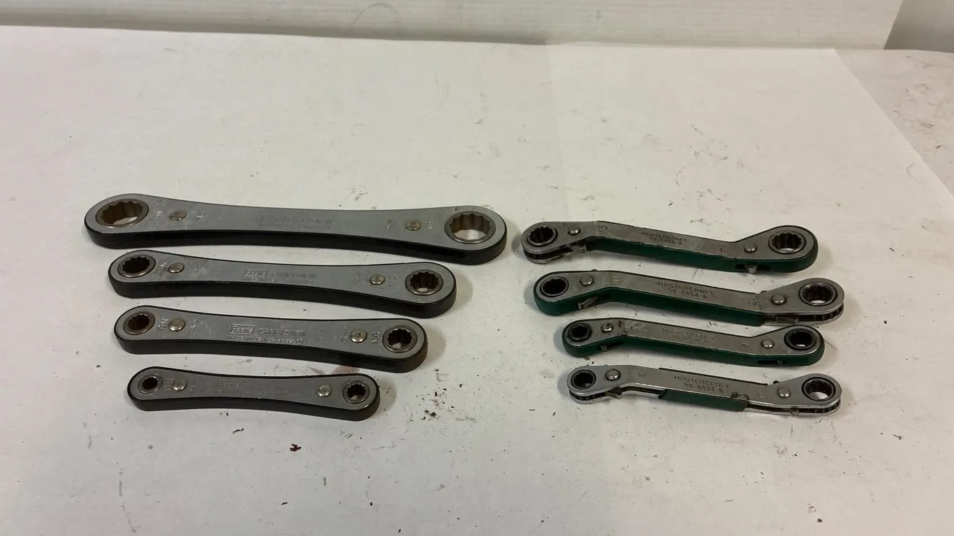Gear wrench sets. SAE and metric.