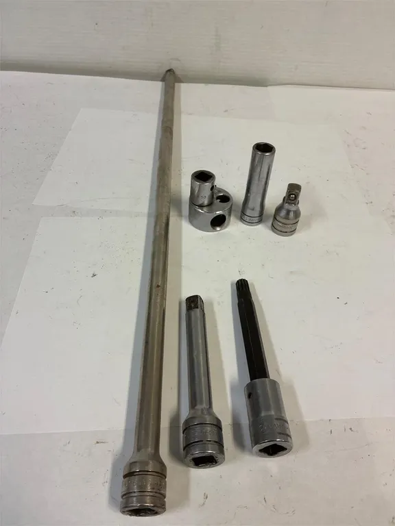 Snap-On 1/2� drive 24" extension and sockets