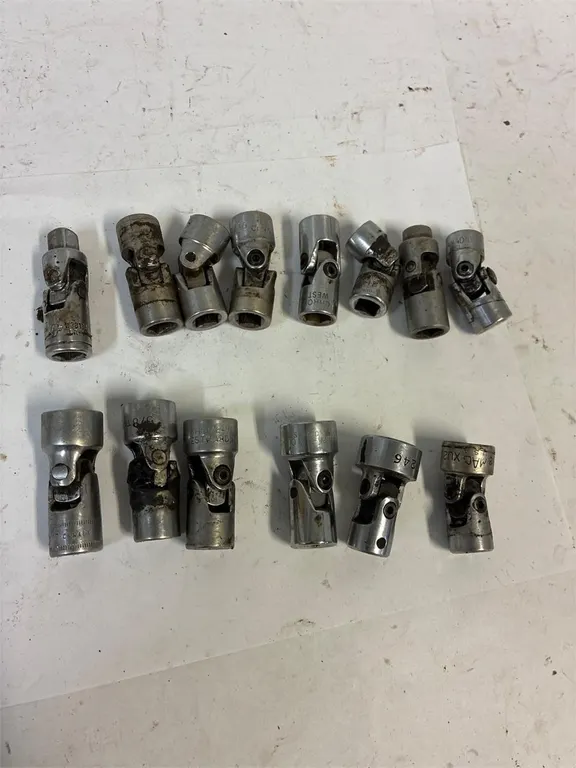 3/8� drive joint sockets. Metric. SAE.