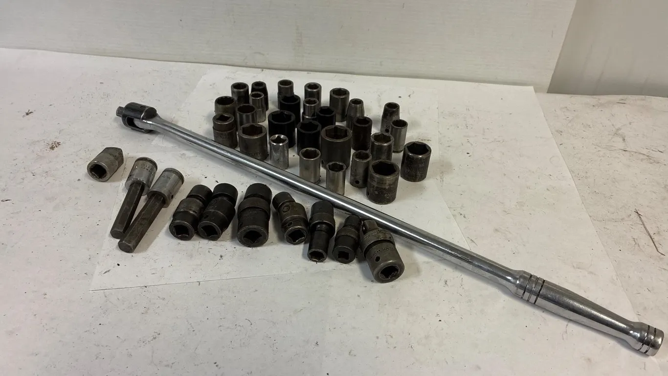1/2� drive strong arm, sockets. Swivel sockets