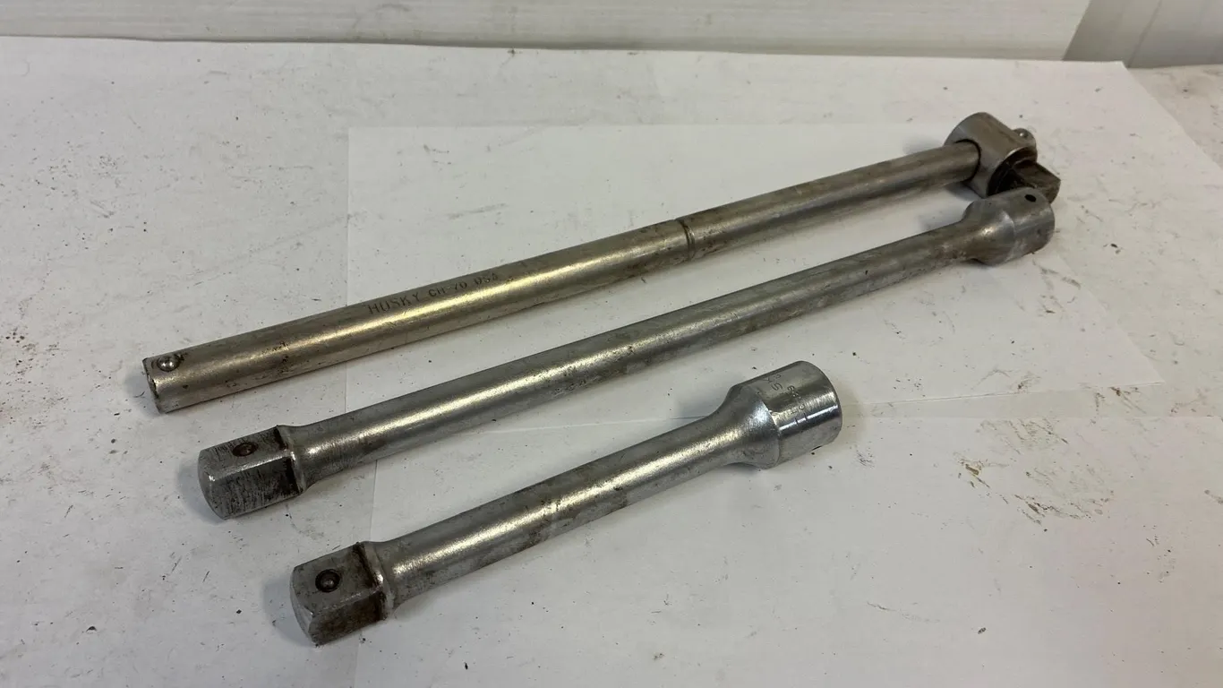 Husky 3/4� drive strong arm and extensions.