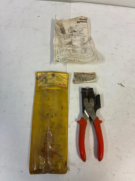 Gadd tape measure repairing tool