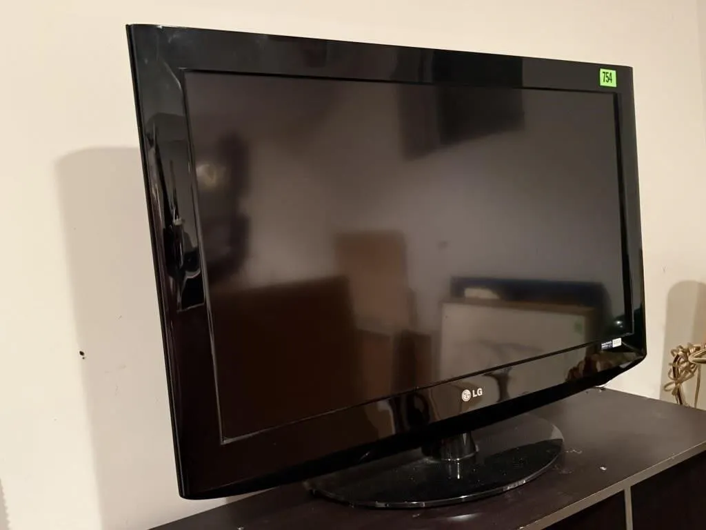 LG 32" television