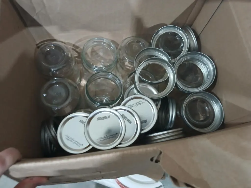 Box small Jars w/ lids