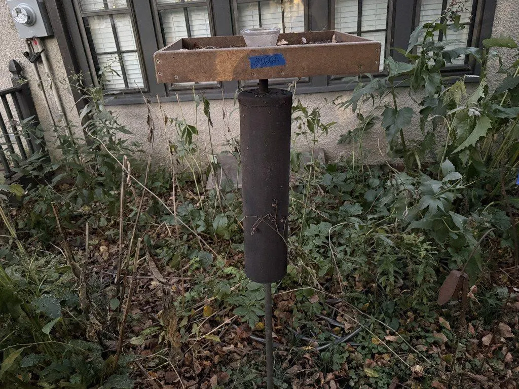Wild Birds Unlimited bird feeder yard stake