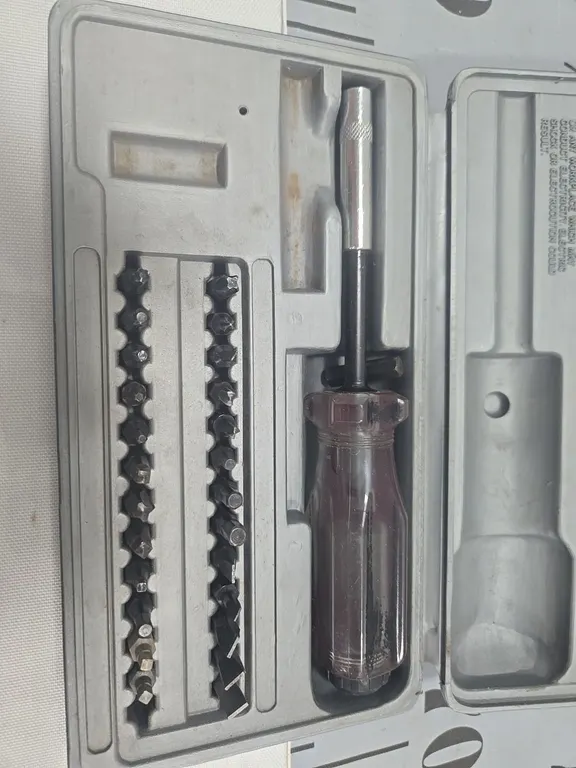 Multi-Tool Screw Driver w/accessories