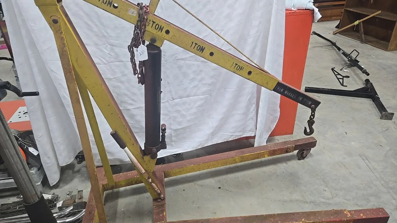 2 Ton Motor Lift