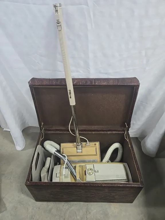 Electrolux Vacuum, includes some accessories & storage box