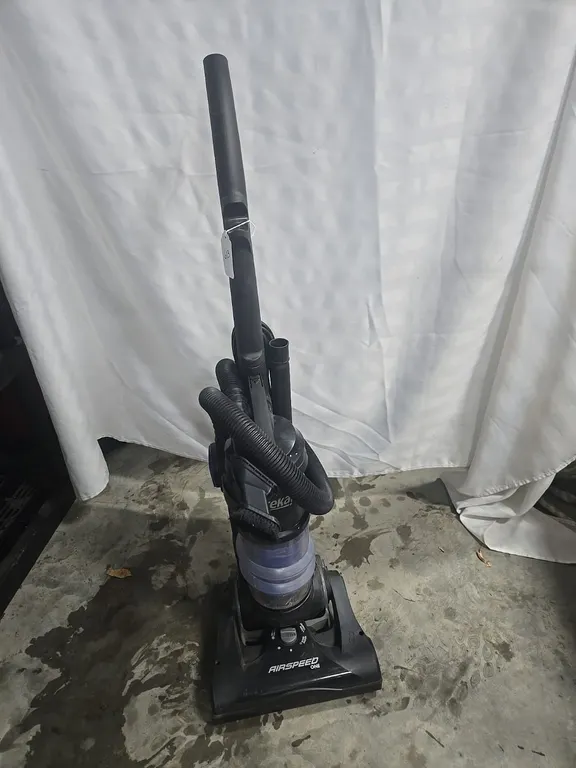 Eureka Upright Vacuum w/attachments