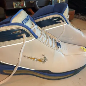 Size 10 vintage Nike Air Zoom Enhance (style code 306627) in a white and blue colorway