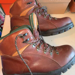 Size 9.5 leather Wolverine DuraShocks